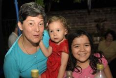 Foto de la galería: Los 2 añitos de Evangelina: tarde de juegos y gran encuentro familiar pusieron color a la celebración