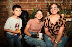 Foto de la galería: Los 2 añitos de Evangelina: tarde de juegos y gran encuentro familiar pusieron color a la celebración