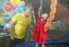 Foto de la galería: Los 2 añitos de Evangelina: tarde de juegos y gran encuentro familiar pusieron color a la celebración