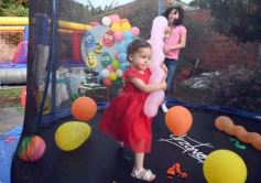 Foto de la galería: Los 2 añitos de Evangelina: tarde de juegos y gran encuentro familiar pusieron color a la celebración