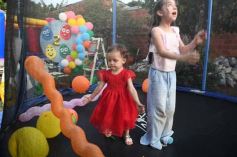 Foto de la galería: Los 2 añitos de Evangelina: tarde de juegos y gran encuentro familiar pusieron color a la celebración