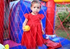 Foto de la galería: Los 2 añitos de Evangelina: tarde de juegos y gran encuentro familiar pusieron color a la celebración