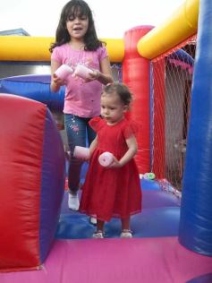 Foto de la galería: Los 2 añitos de Evangelina: tarde de juegos y gran encuentro familiar pusieron color a la celebración