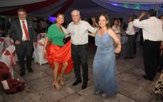 Foto de la galería: Ramón Adaro y Elizabeth Stuker dieron el si y celebraron a lo grande en el Atlético Posadas