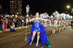 Sixto Fotografías. Sociedad. Estudiantina - Tercera noche de calle: mucho de lo que prometió y ya cumplió la Estudiantina posadeña