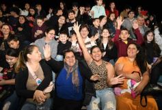 Foto de la galería: Tercera noche de calle: mucho de lo que prometió y ya cumplió la Estudiantina posadeña