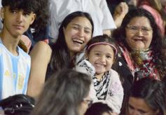 Foto de la galería: Tercera noche de calle: mucho de lo que prometió y ya cumplió la Estudiantina posadeña