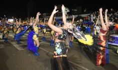 Foto de la galería: Tercera noche de calle: mucho de lo que prometió y ya cumplió la Estudiantina posadeña