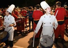 Foto de la galería: Tercera noche de calle: mucho de lo que prometió y ya cumplió la Estudiantina posadeña