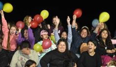 Foto de la galería: Tercera noche de calle: mucho de lo que prometió y ya cumplió la Estudiantina posadeña