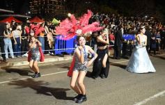 Foto de la galería: Tercera noche de calle: mucho de lo que prometió y ya cumplió la Estudiantina posadeña