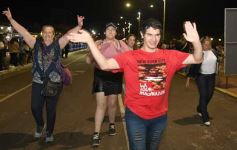 Foto de la galería: Tercera noche de calle: mucho de lo que prometió y ya cumplió la Estudiantina posadeña