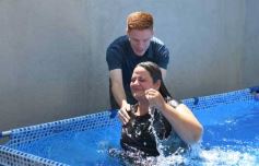 Foto de la galería: Especial domingo de bautismo y culto en la Iglesia Bautista Victoria de Posadas