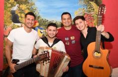 Sixto Fotografías. Sociedad. Música - Con el chamamé de nuestra tierra, Che Roga trajo la peña en Misionero y Guaraní