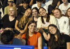 Foto de la galería: Estudiantina 2024: cuarta y última noche de calle, más del éxito que fue esta fiesta en la ciudad