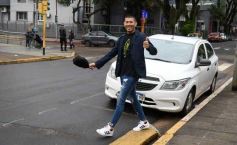 Foto de la galería: Homenaje al histórico Antonio "Pescadito" Sokol: el Club Brown presentó su renovado vestuario