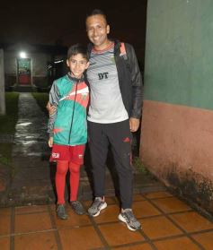 Foto de la galería: Homenaje al histórico Antonio "Pescadito" Sokol: el Club Brown presentó su renovado vestuario