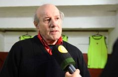 Foto de la galería: Homenaje al histórico Antonio "Pescadito" Sokol: el Club Brown presentó su renovado vestuario