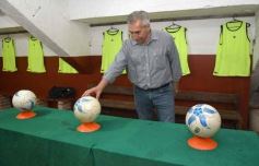 Foto de la galería: Homenaje al histórico Antonio "Pescadito" Sokol: el Club Brown presentó su renovado vestuario