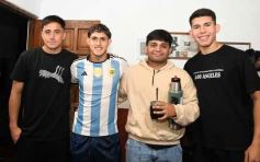 Foto de la galería: Homenaje al histórico Antonio "Pescadito" Sokol: el Club Brown presentó su renovado vestuario