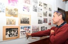 Foto de la galería: Homenaje al histórico Antonio "Pescadito" Sokol: el Club Brown presentó su renovado vestuario