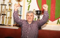 Foto de la galería: Homenaje al histórico Antonio "Pescadito" Sokol: el Club Brown presentó su renovado vestuario