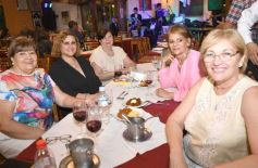 Sixto Fotografías. Sociedad. Música - Noche de Bares y Restaurantes: Posadas celebró la tradición con serenatas, baile y mucho encuentro