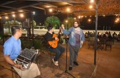 Foto de la galería: Noche de Bares y Restaurantes: Posadas celebró la tradición con serenatas, baile y mucho encuentro
