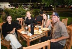 Foto de la galería: Noche de Bares y Restaurantes: Posadas celebró la tradición con serenatas, baile y mucho encuentro