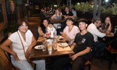 Foto de la galería: Noche de Bares y Restaurantes: Posadas celebró la tradición con serenatas, baile y mucho encuentro