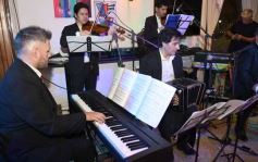 Foto de la galería: Noche de Bares y Restaurantes: Posadas celebró la tradición con serenatas, baile y mucho encuentro