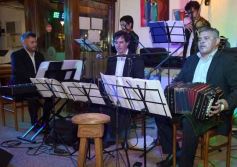 Foto de la galería: Noche de Bares y Restaurantes: Posadas celebró la tradición con serenatas, baile y mucho encuentro