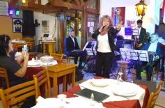 Foto de la galería: Noche de Bares y Restaurantes: Posadas celebró la tradición con serenatas, baile y mucho encuentro