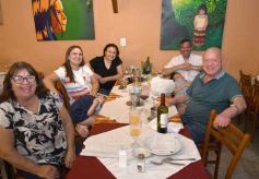 Foto de la galería: Noche de Bares y Restaurantes: Posadas celebró la tradición con serenatas, baile y mucho encuentro