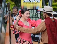 Foto de la galería: Noche de Bares y Restaurantes: Posadas celebró la tradición con serenatas, baile y mucho encuentro
