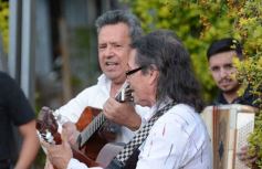 Foto de la galería: Noche de Bares y Restaurantes: Posadas celebró la tradición con serenatas, baile y mucho encuentro