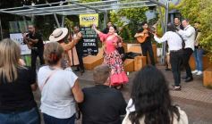 Foto de la galería: Noche de Bares y Restaurantes: Posadas celebró la tradición con serenatas, baile y mucho encuentro