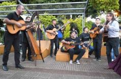 Foto de la galería: Noche de Bares y Restaurantes: Posadas celebró la tradición con serenatas, baile y mucho encuentro