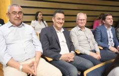 Foto de la galería: La Legislatura Provincial cumplió la última sesión del año y definió el lema para el 2025