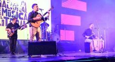 Foto de la galería: Festival del Litoral: lo que se vivió en la primera noche en un Anfiteatro colmado de encuentro, música y tradición