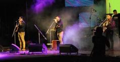 Foto de la galería: Festival del Litoral: lo que se vivió en la primera noche en un Anfiteatro colmado de encuentro, música y tradición