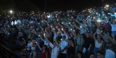 Foto de la galería: Festival del Litoral: lo que se vivió en la primera noche en un Anfiteatro colmado de encuentro, música y tradición