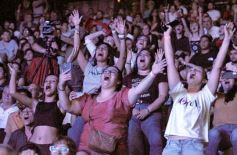 Foto de la galería: Festival del Litoral: lo que se vivió en la primera noche en un Anfiteatro colmado de encuentro, música y tradición