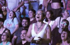 Foto de la galería: Festival del Litoral: lo que se vivió en la primera noche en un Anfiteatro colmado de encuentro, música y tradición