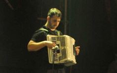 Foto de la galería: Festival del Litoral: lo que se vivió en la primera noche en un Anfiteatro colmado de encuentro, música y tradición
