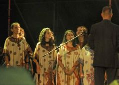 Foto de la galería: Festival del Litoral: lo que se vivió en la primera noche en un Anfiteatro colmado de encuentro, música y tradición