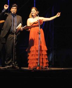 Foto de la galería: Festival del Litoral: lo que se vivió en la primera noche en un Anfiteatro colmado de encuentro, música y tradición