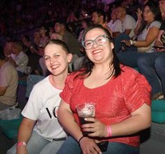 Foto de la galería: Festival del Litoral: lo que se vivió en la primera noche en un Anfiteatro colmado de encuentro, música y tradición