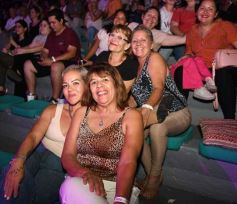 Foto de la galería: Festival del Litoral: lo que se vivió en la primera noche en un Anfiteatro colmado de encuentro, música y tradición