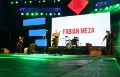 Foto de la galería: Festival del Litoral: lo que se vivió en la primera noche en un Anfiteatro colmado de encuentro, música y tradición